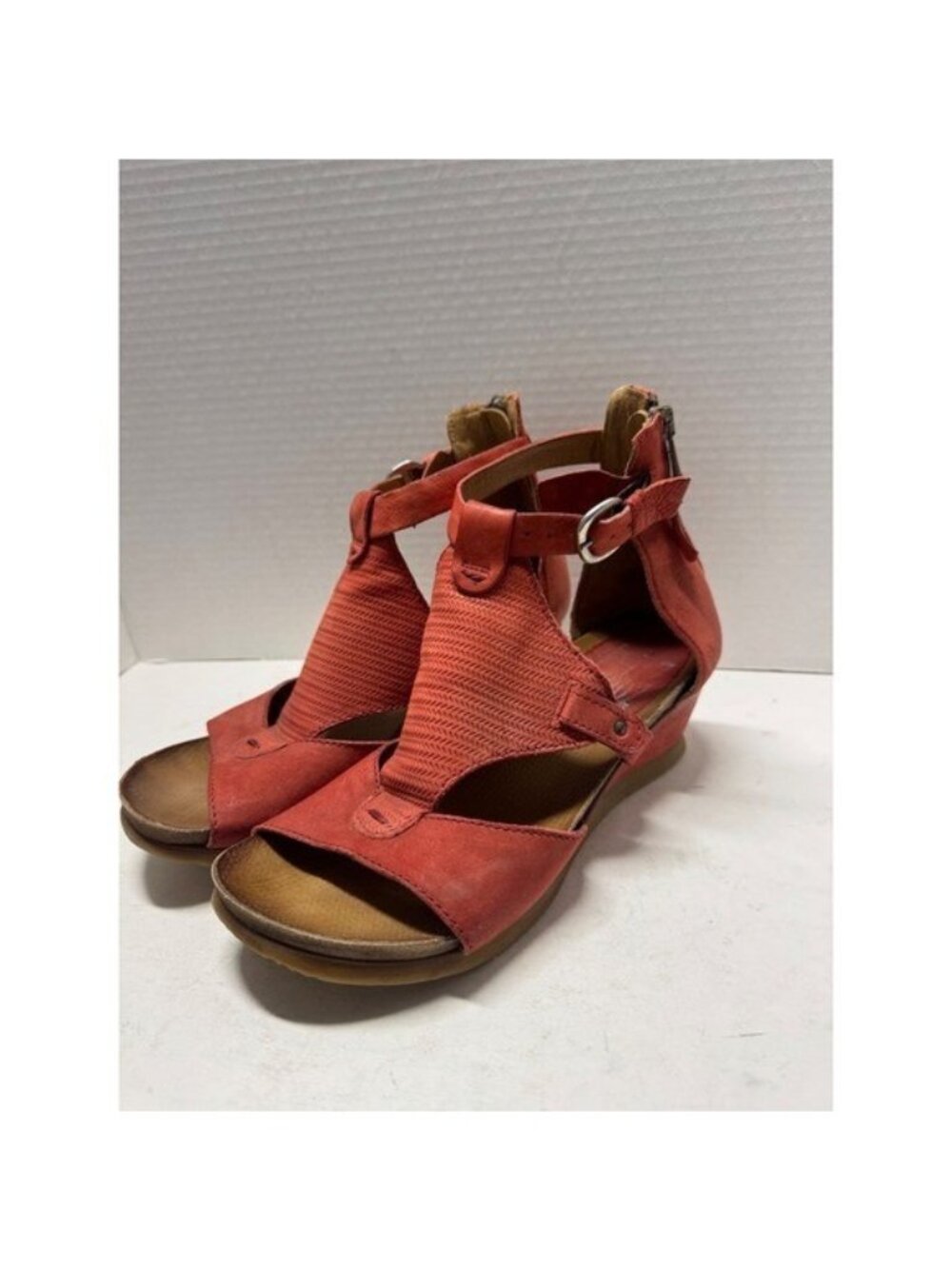 Miz Mooz Red Leather Textured Wedge Sandals Ankle Strap Back Zip Size 38 7.5